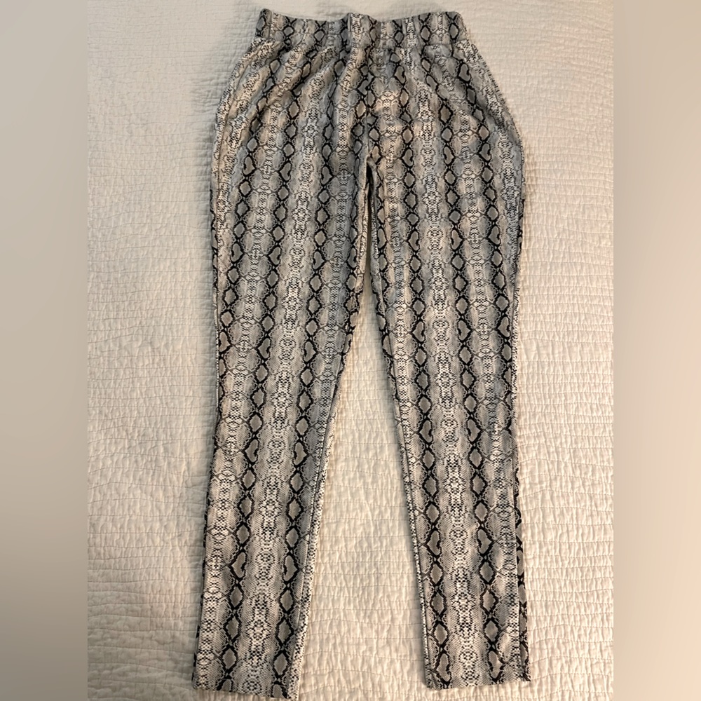 NWT Leather like Leaggings